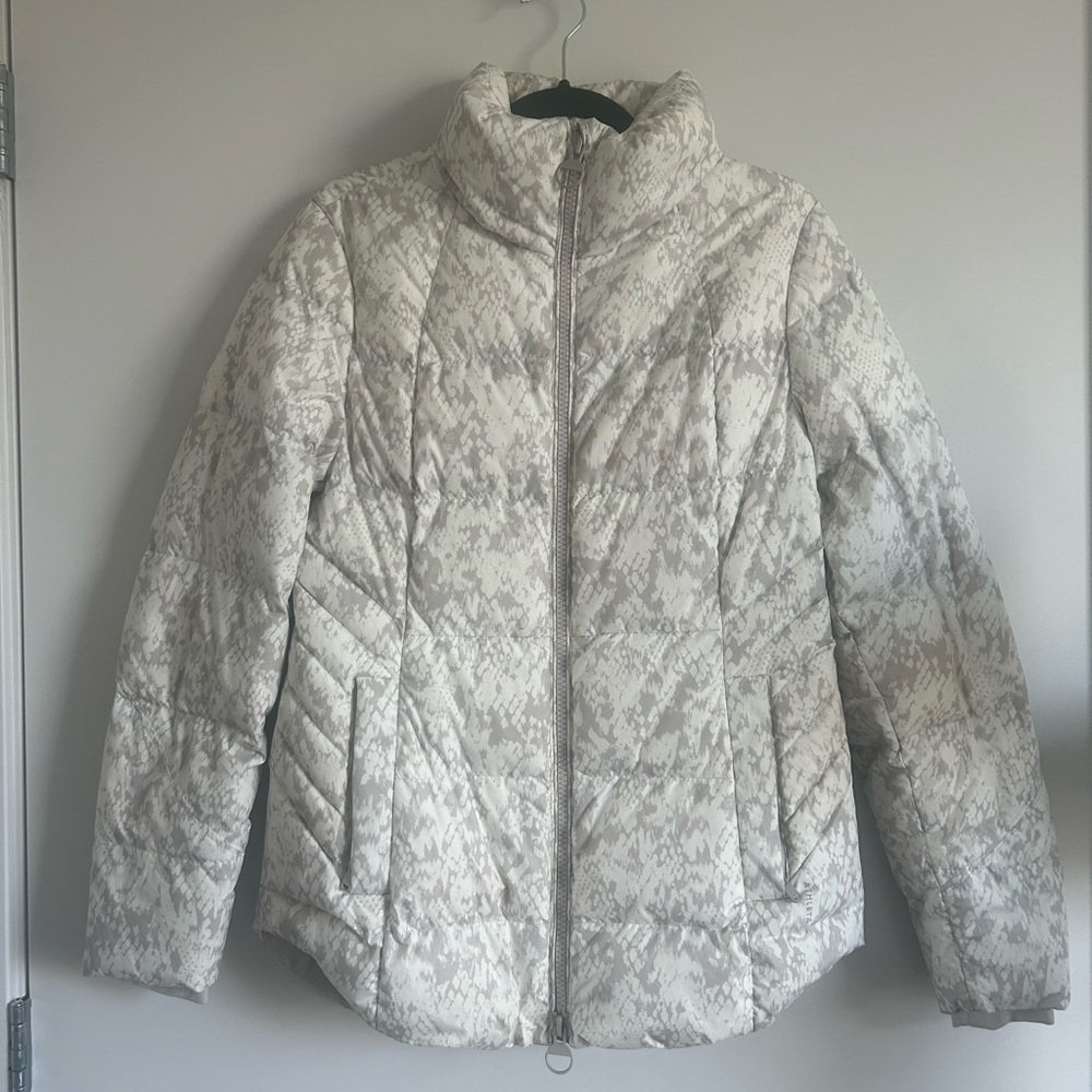 Athleta | White Patterned Puffer Coat | Size M
